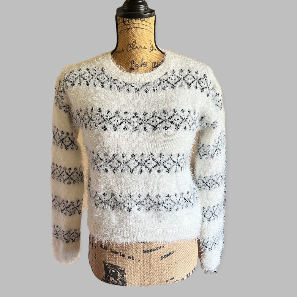 🫶🏼 Lucky Brand Girls Fluffy Sweater size XL